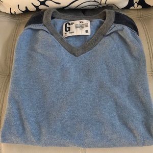 Gap men’s V-neck colorblock sweater size XL